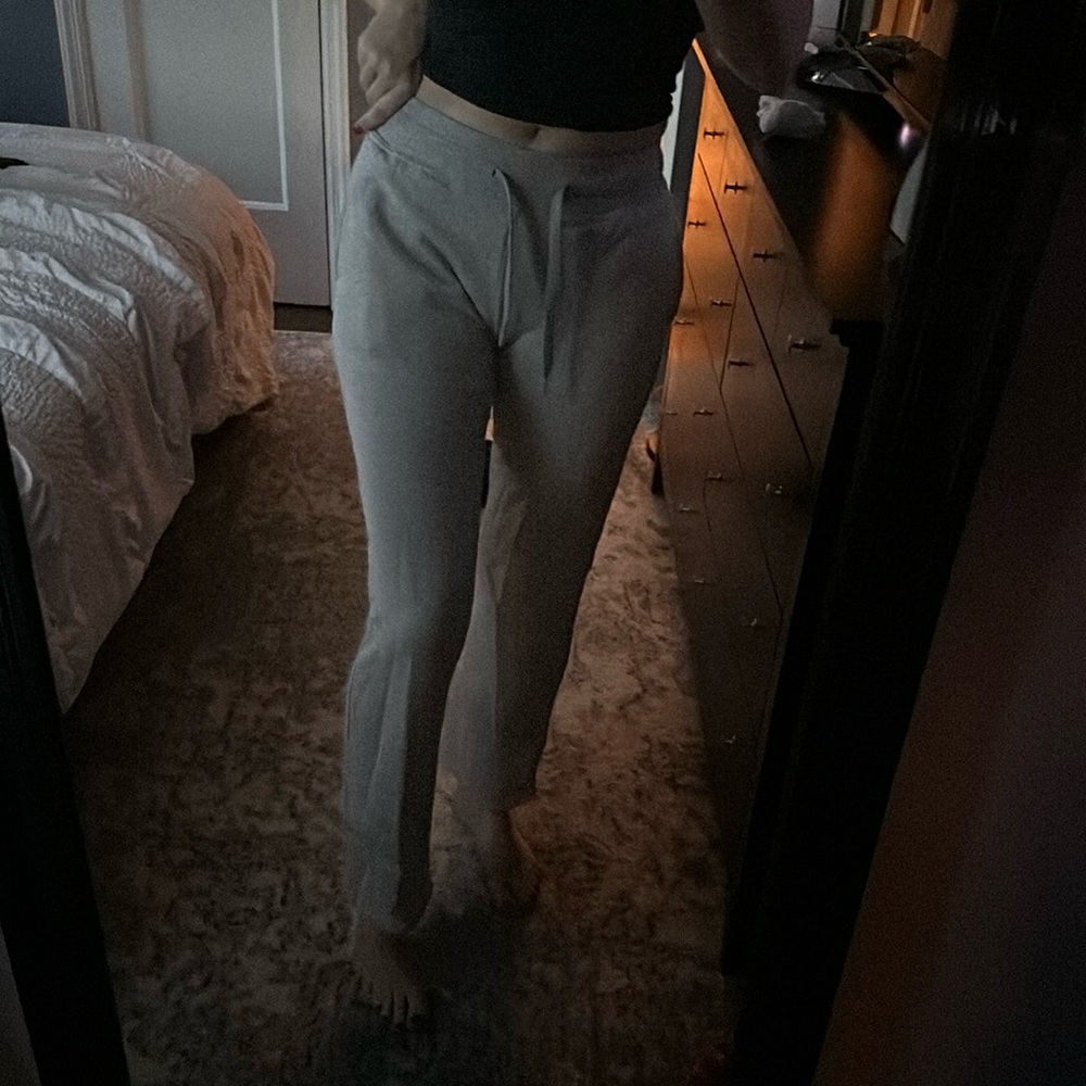 American tall boot, cut, gray sweatpants and small tall